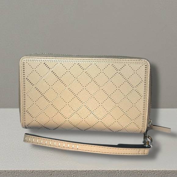 ✨EUC Tory Burch Diamond Laser Cut Zip Around, Leather Wallet/Wristlet - Picture 3 of 6